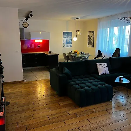 Luxury Lulu Apartment