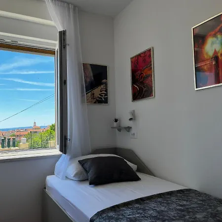 Luxury Lulu Apartment